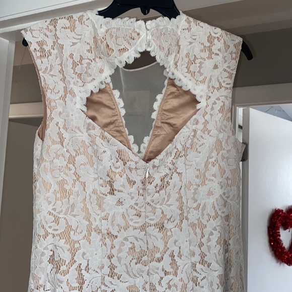 White dress - Picture 4 of 5